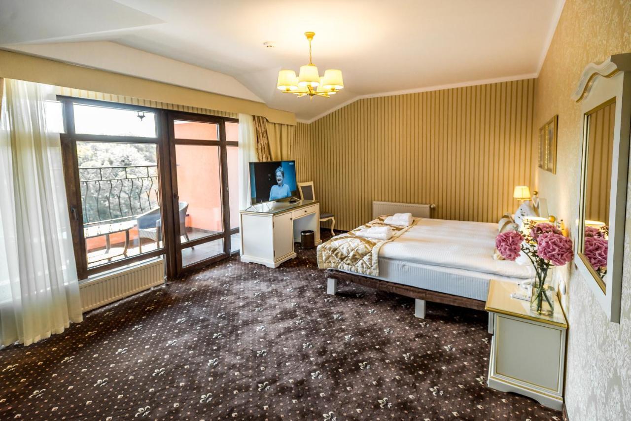 Fenix Town Hotel Vinnytsia Bagian luar foto