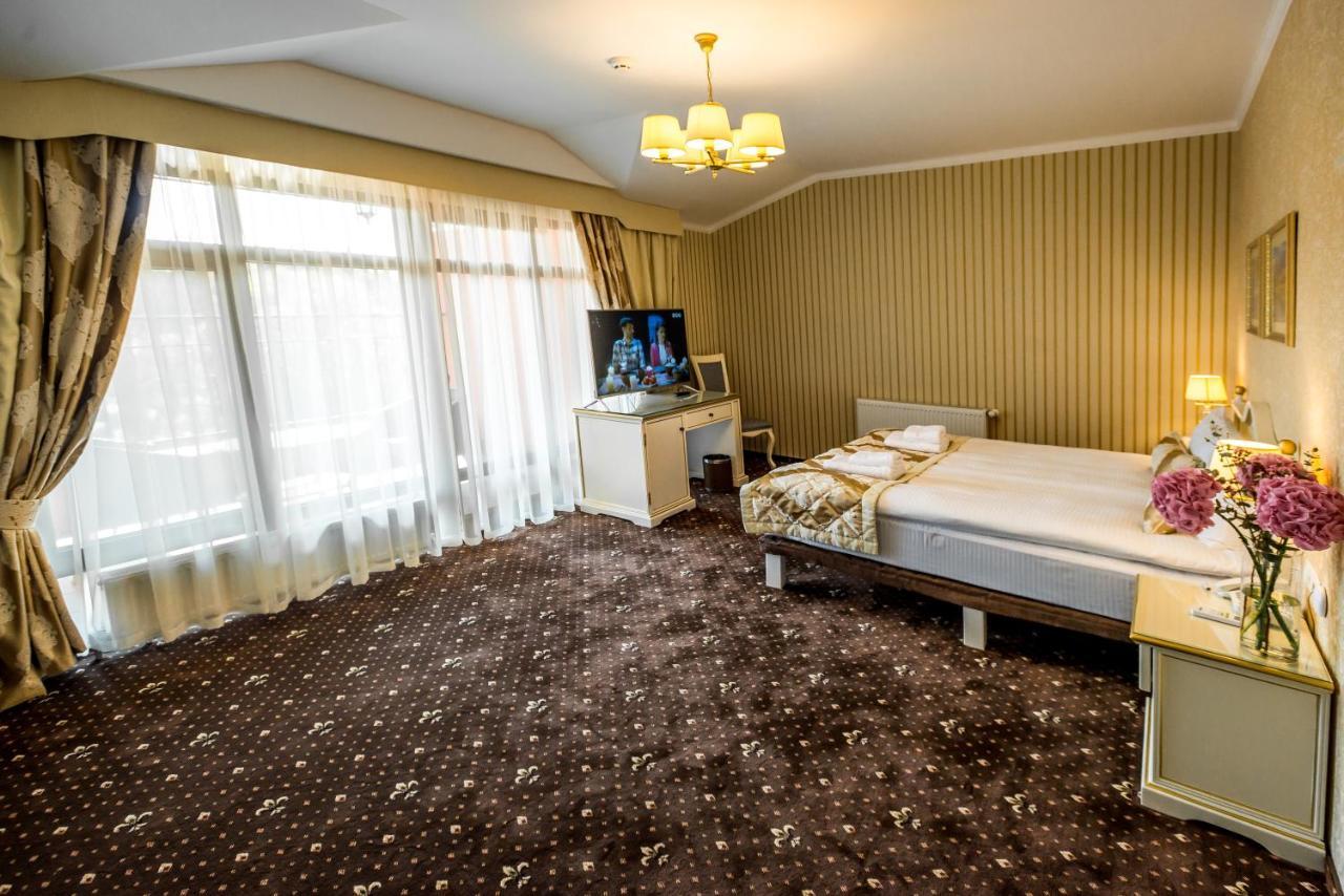 Fenix Town Hotel Vinnytsia Bagian luar foto