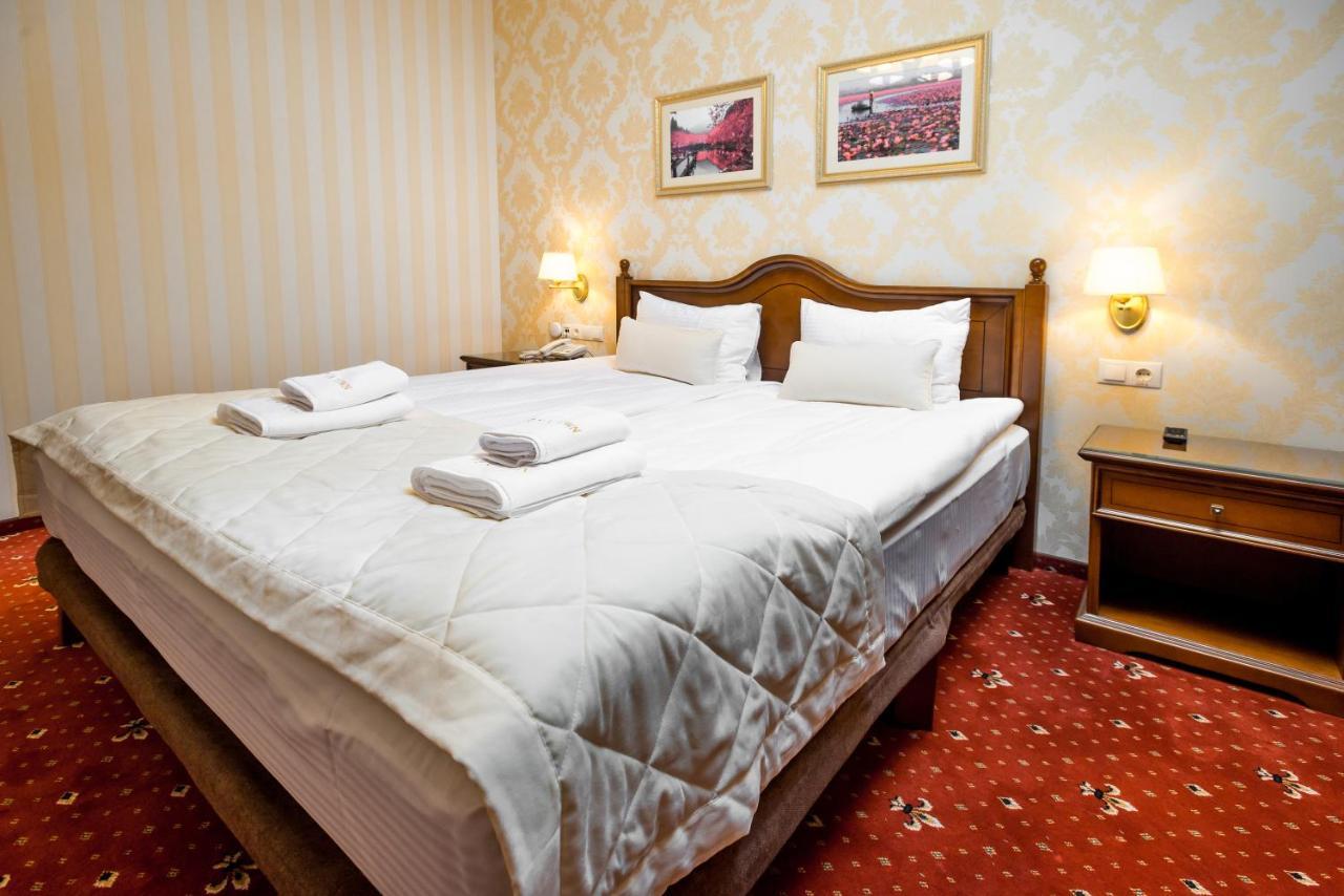 Fenix Town Hotel Vinnytsia Bagian luar foto