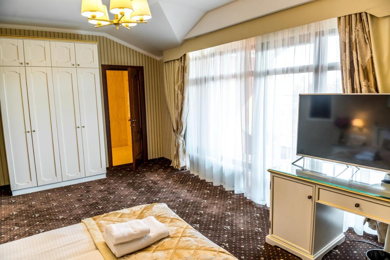 Fenix Town Hotel Vinnytsia Bagian luar foto