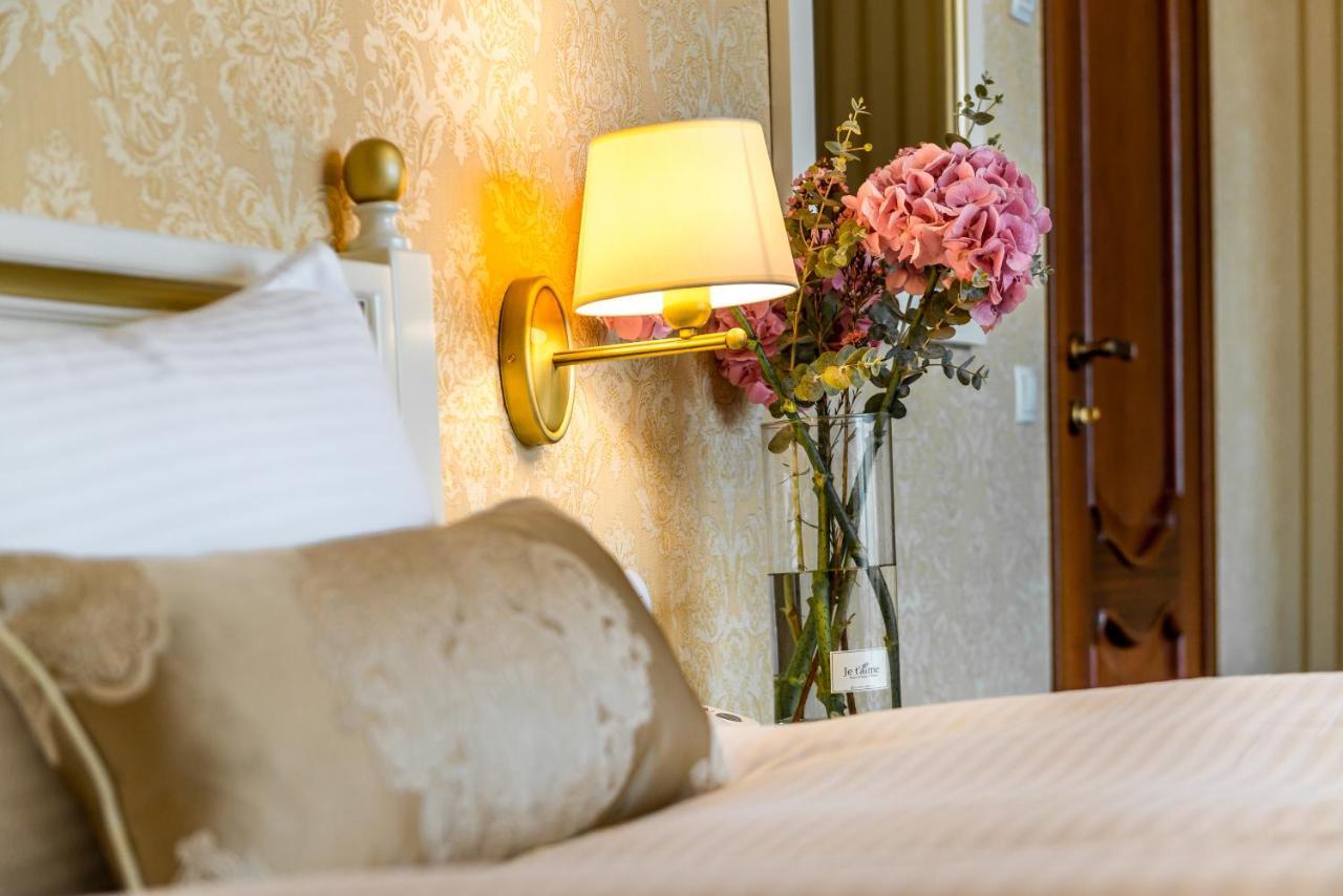 Fenix Town Hotel Vinnytsia Bagian luar foto