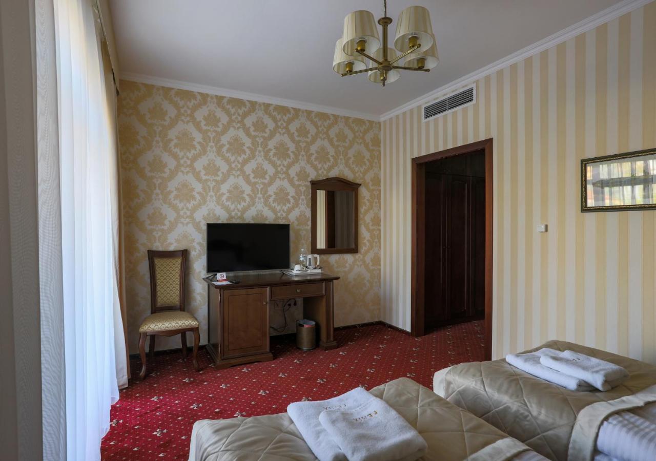Fenix Town Hotel Vinnytsia Bagian luar foto
