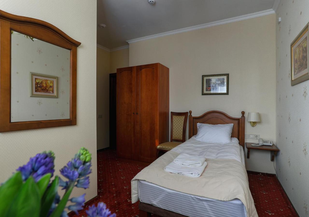 Fenix Town Hotel Vinnytsia Bagian luar foto