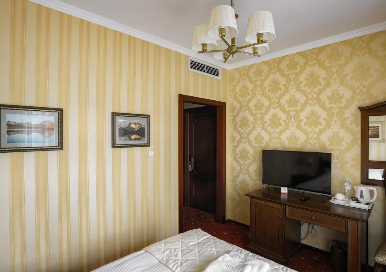 Fenix Town Hotel Vinnytsia Bagian luar foto