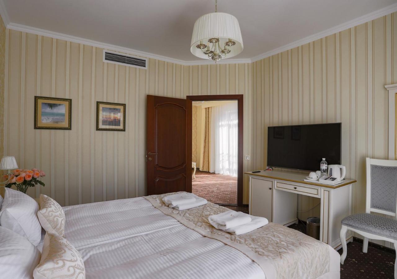 Fenix Town Hotel Vinnytsia Bagian luar foto