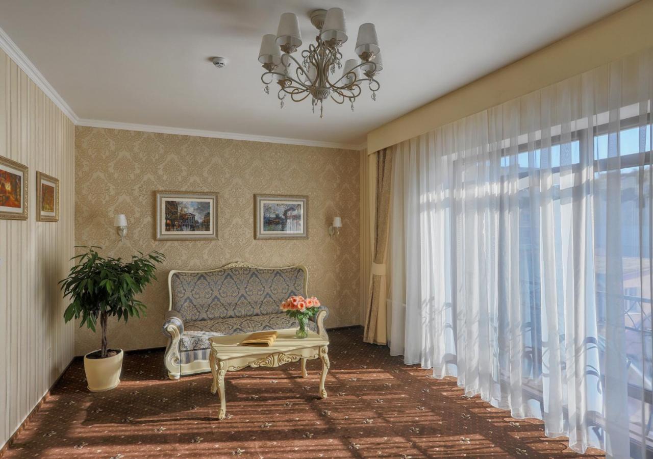 Fenix Town Hotel Vinnytsia Bagian luar foto