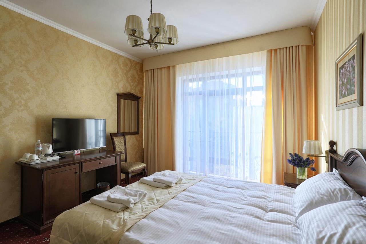 Fenix Town Hotel Vinnytsia Bagian luar foto