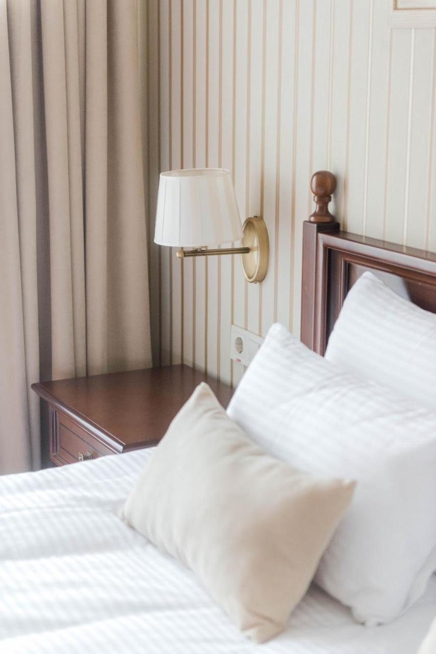 Fenix Town Hotel Vinnytsia Bagian luar foto